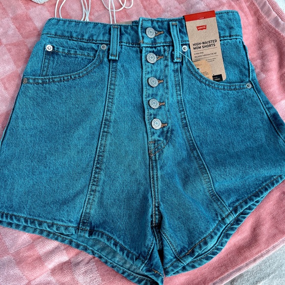 Levi’s High Waisted Shorts - Picture 2 of 6